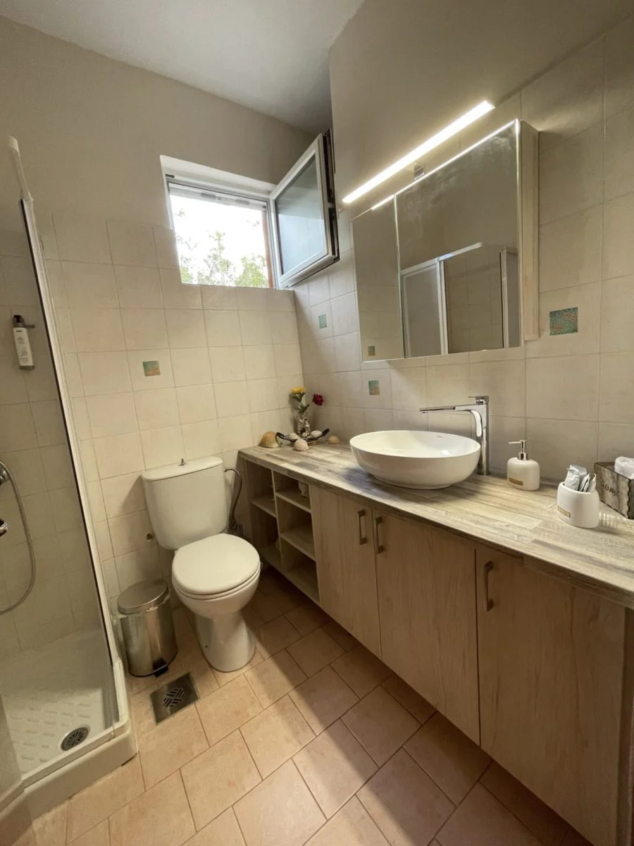 Villa Ciel bathroom sink mirror vanity