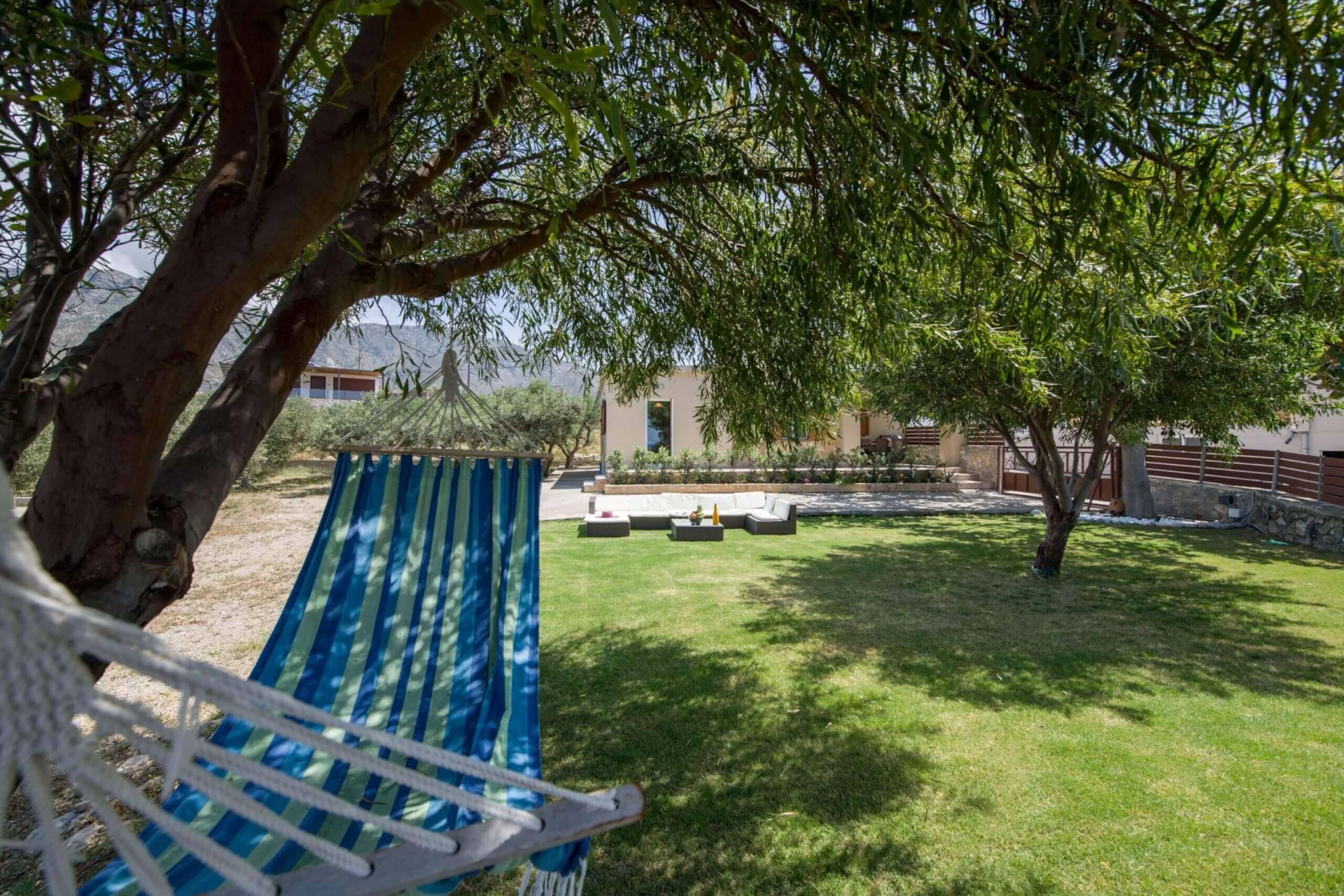 Villa Ciel garden swing hammock under tree